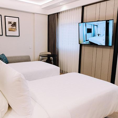 Deka Hotel Surabaya Hr Muhammad Exteriör bild