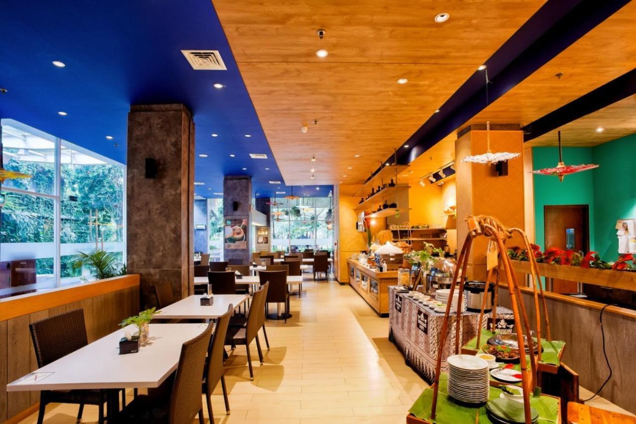 Deka Hotel Surabaya Hr Muhammad Exteriör bild