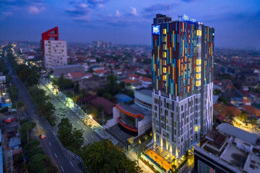 Deka Hotel Surabaya Hr Muhammad Exteriör bild