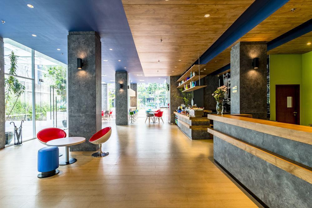 Deka Hotel Surabaya Hr Muhammad Exteriör bild
