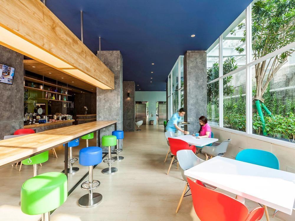 Deka Hotel Surabaya Hr Muhammad Exteriör bild