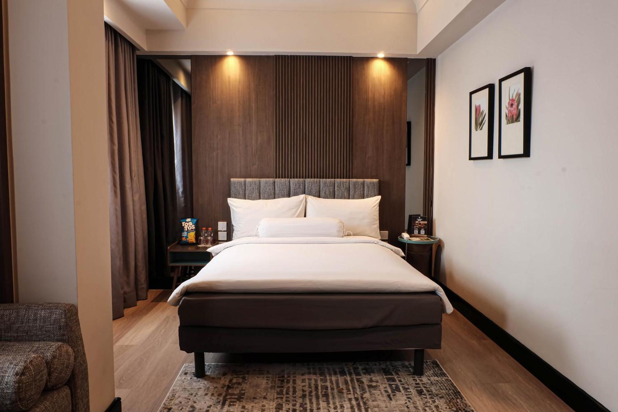Deka Hotel Surabaya Hr Muhammad Exteriör bild