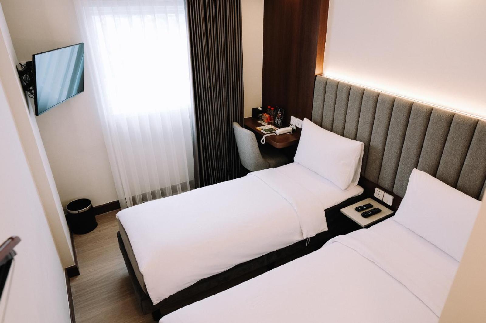 Deka Hotel Surabaya Hr Muhammad Exteriör bild
