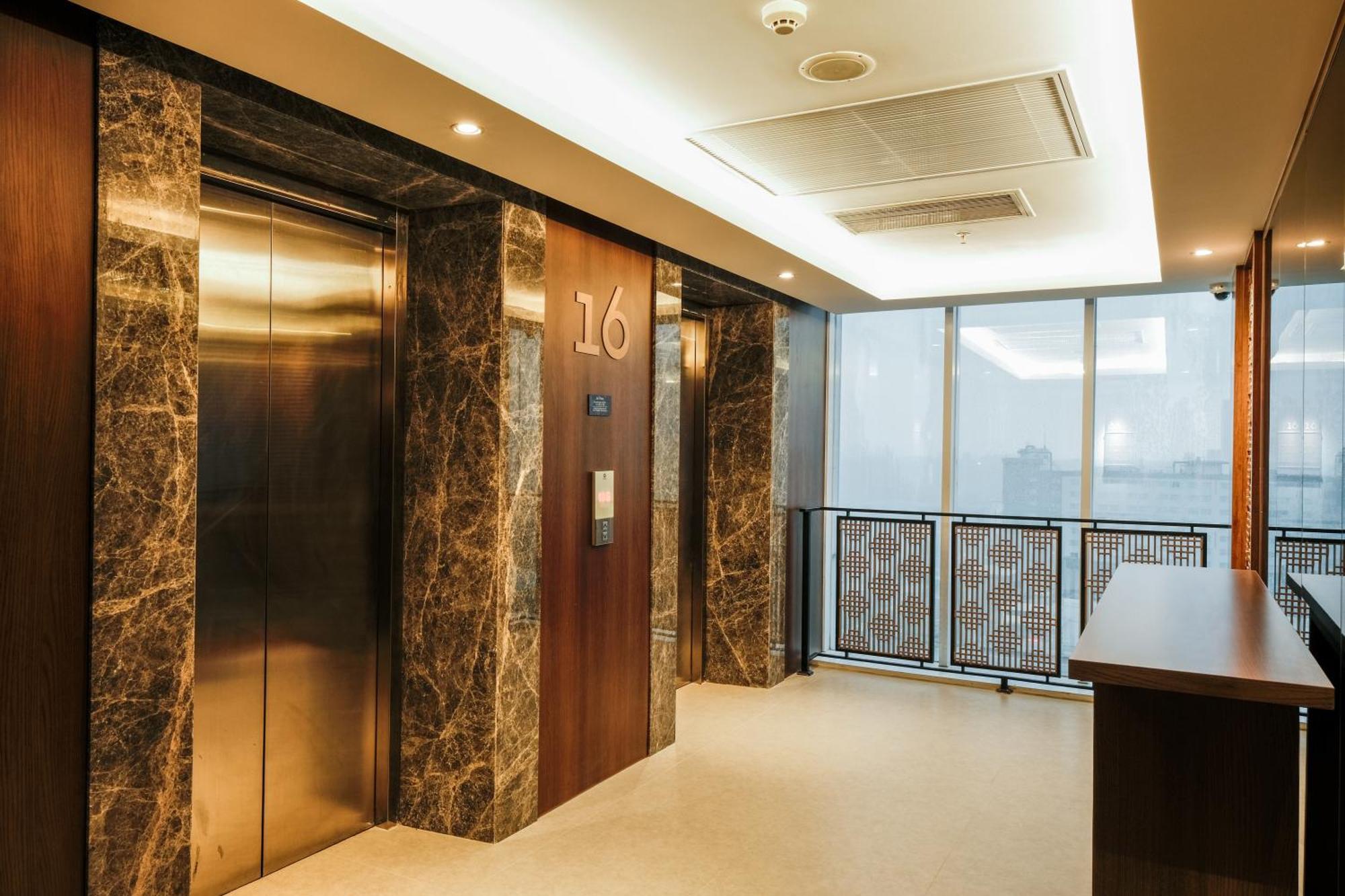 Deka Hotel Surabaya Hr Muhammad Exteriör bild