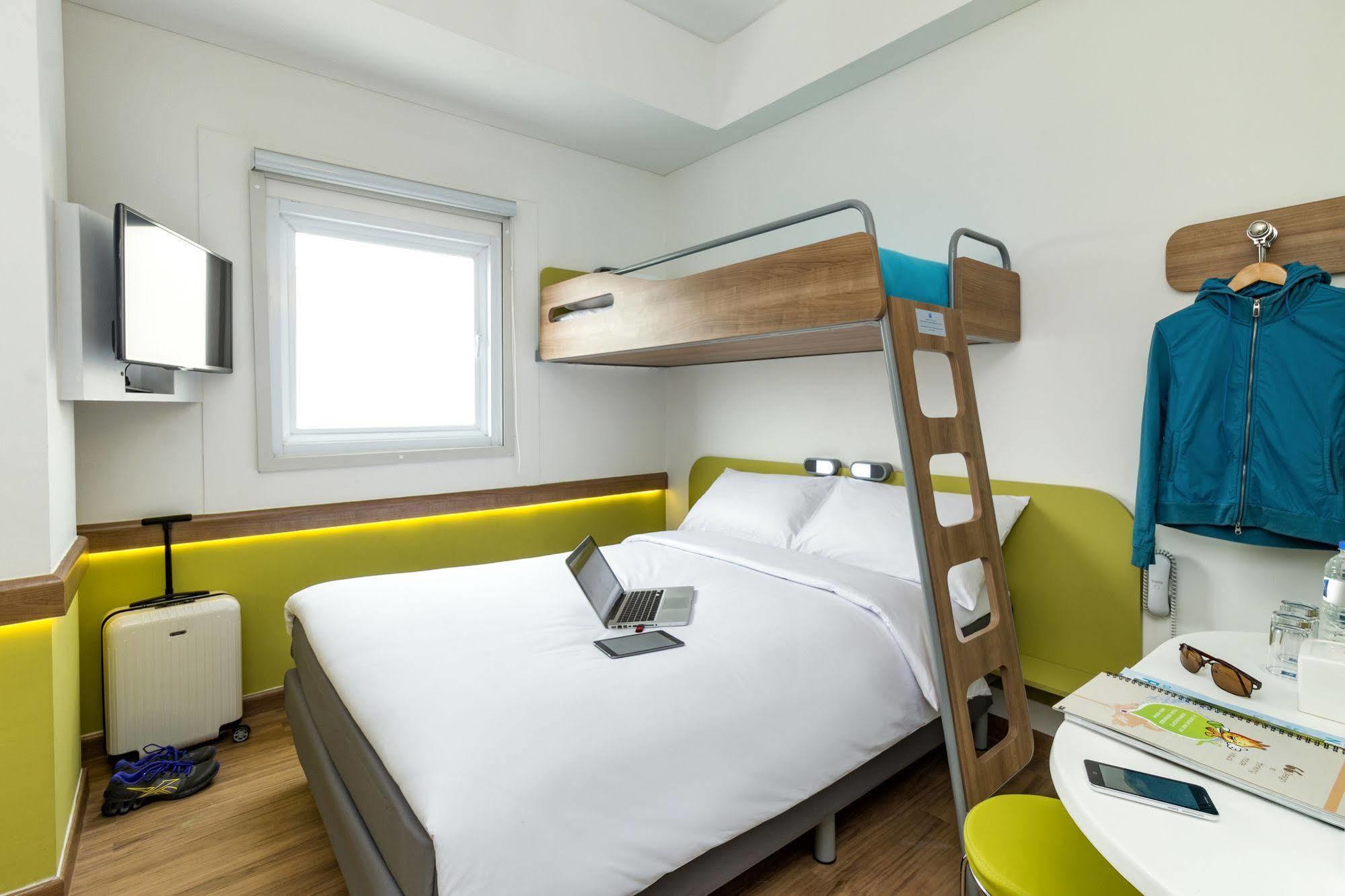 Deka Hotel Surabaya Hr Muhammad Exteriör bild