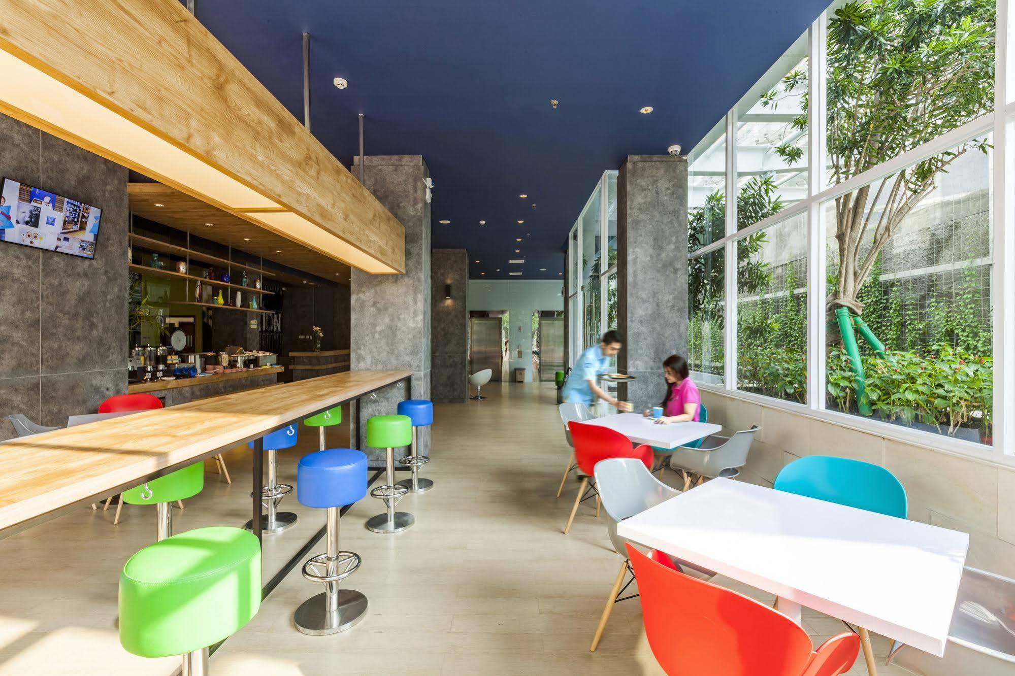Deka Hotel Surabaya Hr Muhammad Exteriör bild