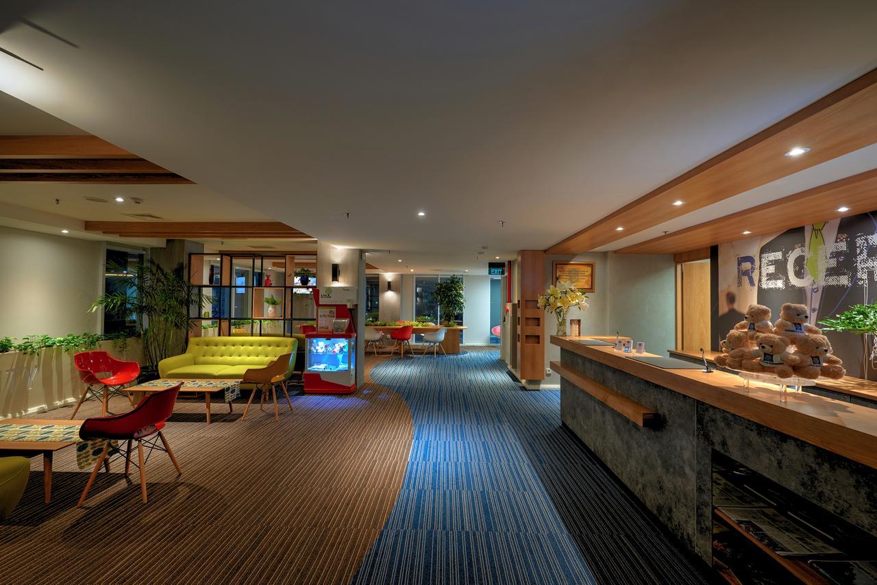 Deka Hotel Surabaya Hr Muhammad Exteriör bild