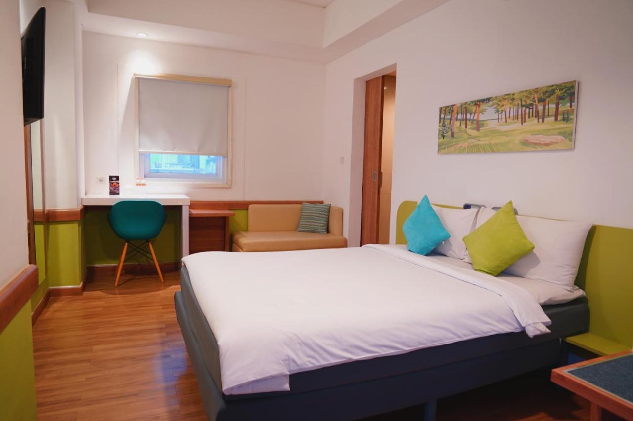 Deka Hotel Surabaya Hr Muhammad Exteriör bild